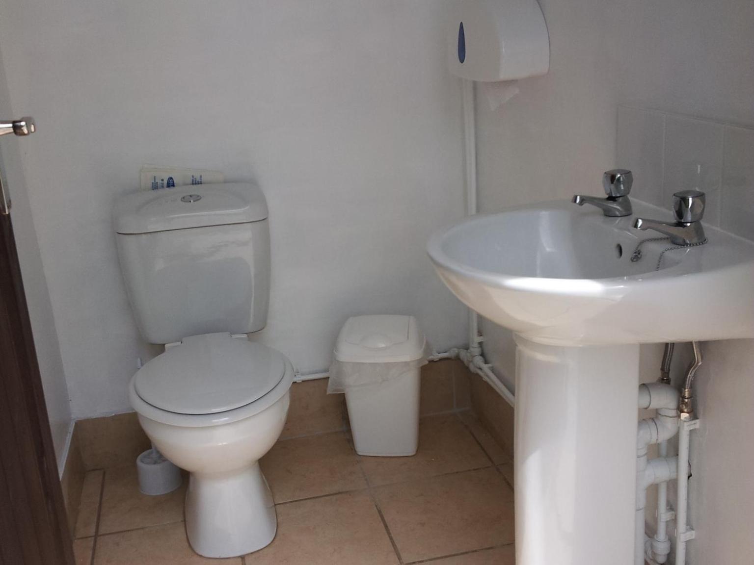 The Little Hide - Adult Only Camping Pods Wigginton  Bilik gambar