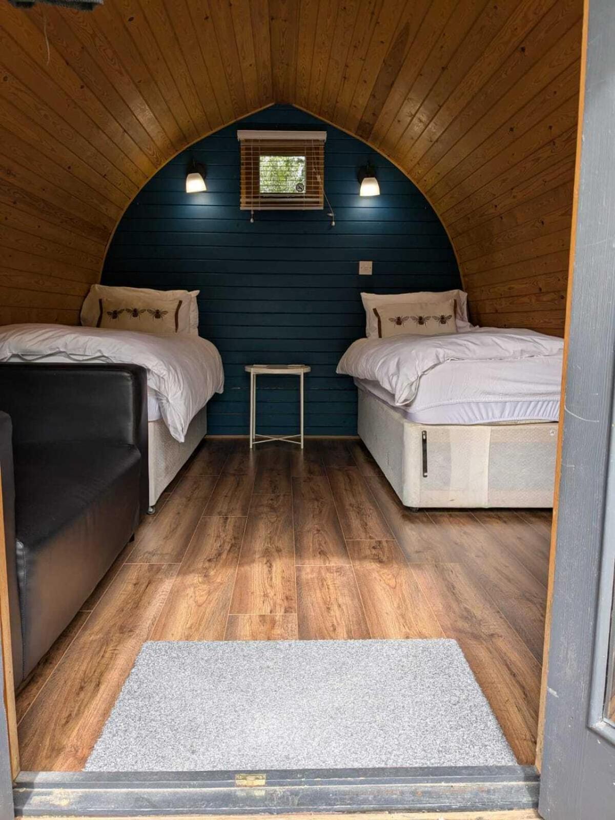 The Little Hide - Adult Only Camping Pods Wigginton  Bilik gambar