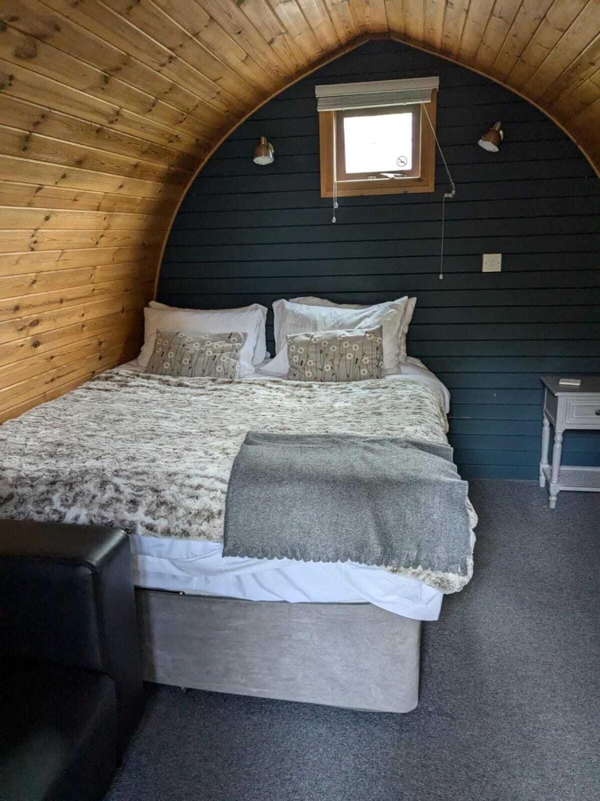 The Little Hide - Adult Only Camping Pods Wigginton  Bilik gambar