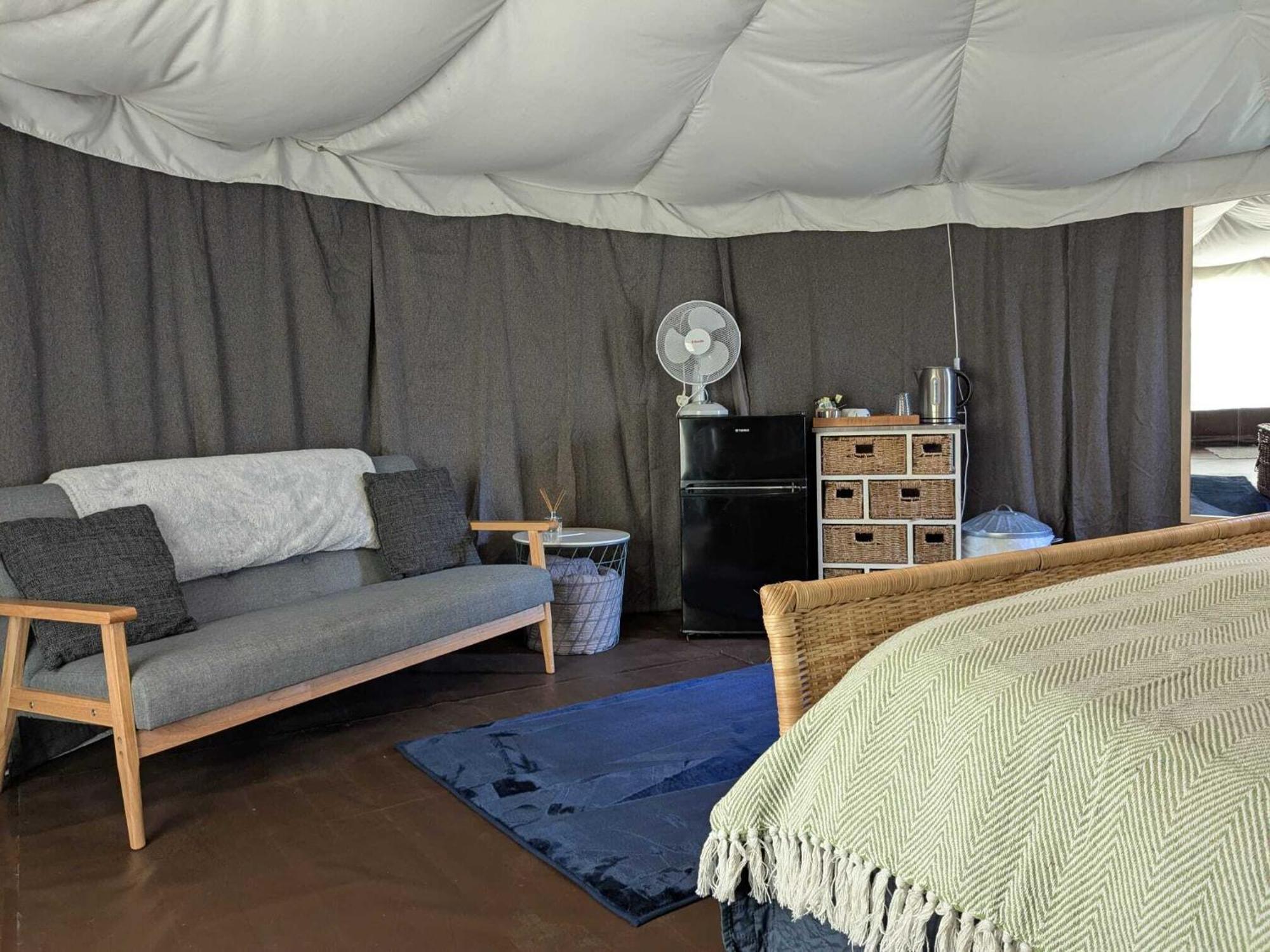 The Little Hide - Adult Only Camping Pods Wigginton  Bilik gambar